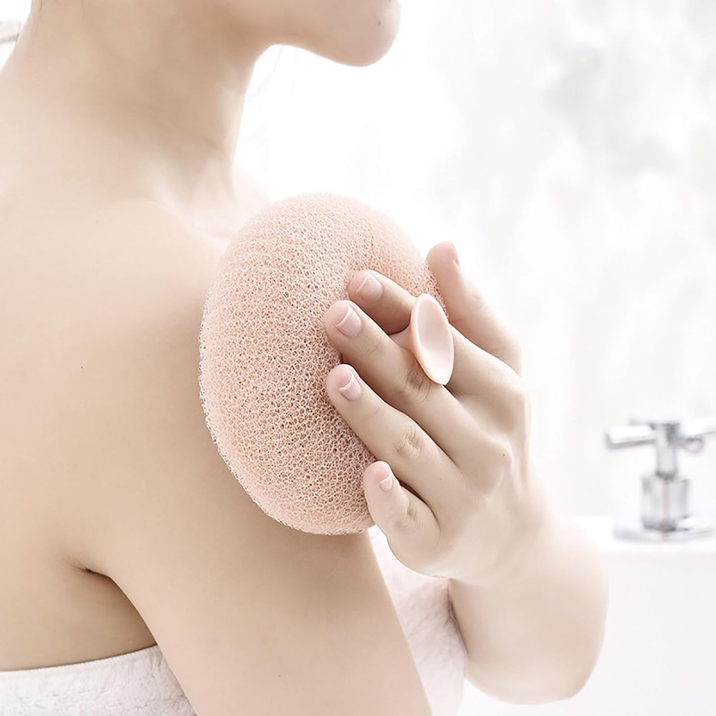 Round loofah scrubbing brush from FIZZI SHOP with textured natural fibers for gentle exfoliation and cleansing.