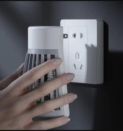 FIZZI SHOP Plug mosquito killer with on/off switch, compact device with UV light to attract and eliminate mosquitoes indoors.