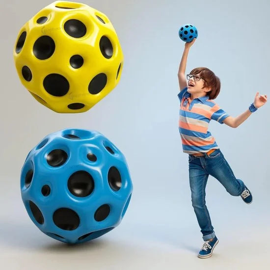 FIZZI SHOP Moon Space Ball with textured surface and celestial design, ideal for play and educational exploration.