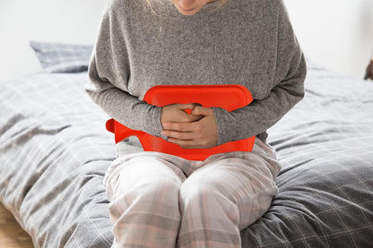 1000 ml hot water bag from FIZZI SHOP JK SIDHU with a rubber body and a secure screw cap, designed for soothing warmth.