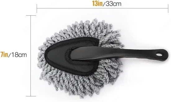 FIZZI SHOP mini car duster with soft microfiber strands for effective dust removal from vehicle surfaces.
