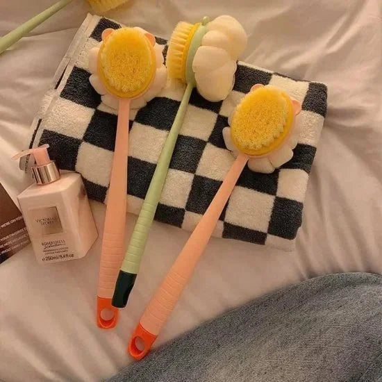 FIZZI SHOP 2-in-1 bath brush and back body scrubber showing a long handle and soft scrubbing surface for full-body cleansing