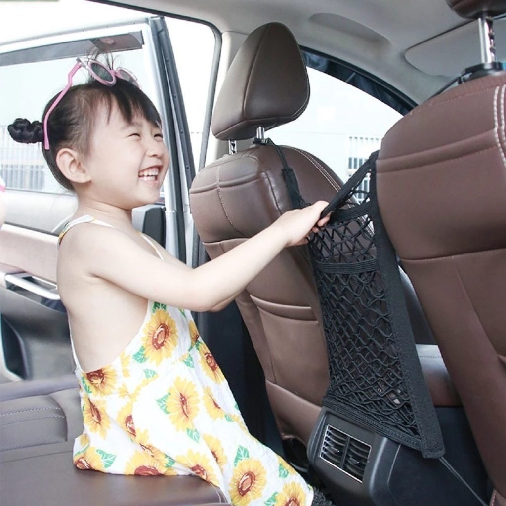 FIZZI SHOP 3-layer mesh car storage net with multiple compartments hanging in a vehicle for organizing belongings.