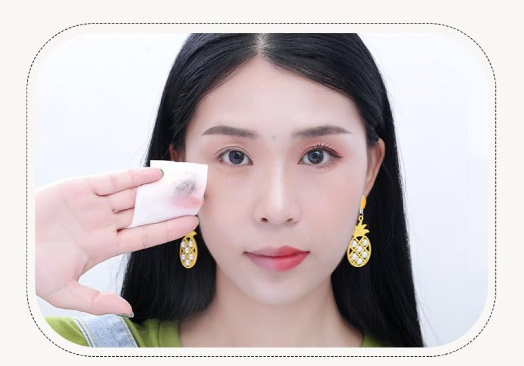 FIZZI SHOP JK SIDHU makeup remover wipes with soft cloths for gentle facial cleansing and makeup removal.