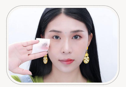 FIZZI SHOP JK SIDHU makeup remover wipes with soft cloths for gentle facial cleansing and makeup removal.
