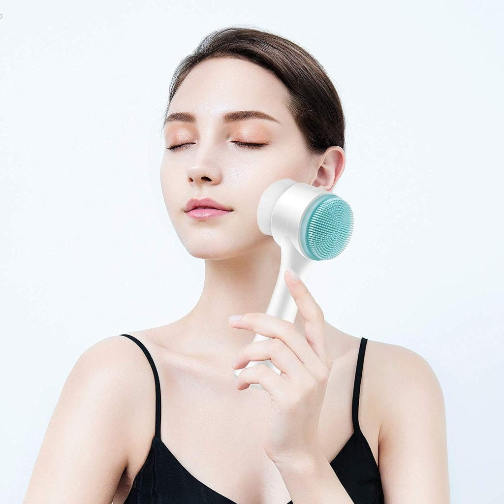 FIZZI SHOP JK SIDHU 2-in-1 face scrubber with dual sides for gentle exfoliation and deep cleansing of facial skin.