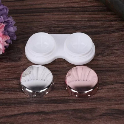FIZZI SHOP contact lens case with two compartments for storing contact lenses and solution.