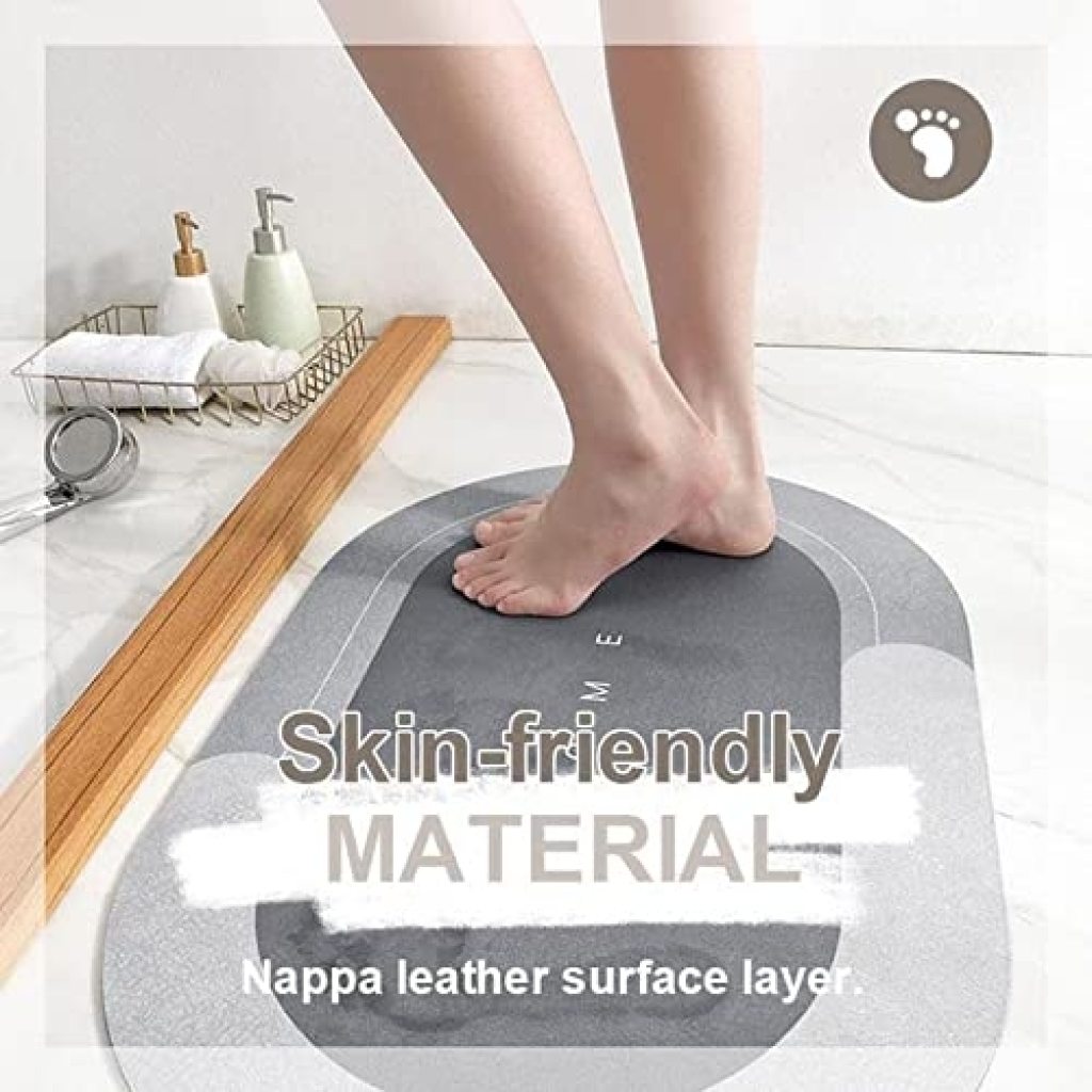 Soft gray bathroom mat from FIZZI SHOP with textured surface, ideal for bathroom floor comfort and absorbency.