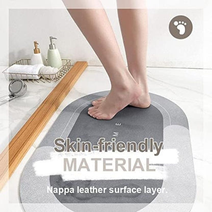Soft gray bathroom mat from FIZZI SHOP with textured surface, ideal for bathroom floor comfort and absorbency.