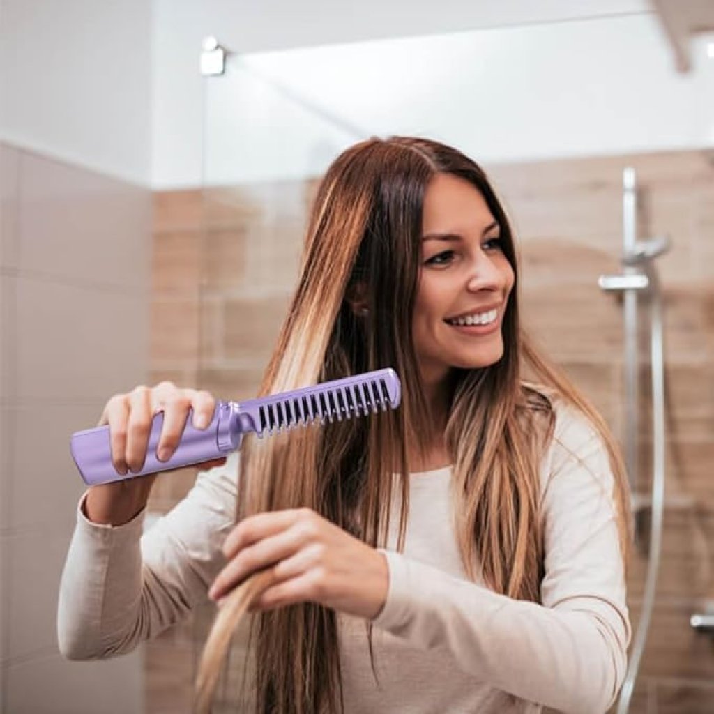 FIZZI SHOP Mobile Heat Comb with digital controls for styling and hair straightening, shown in a close-up view.
