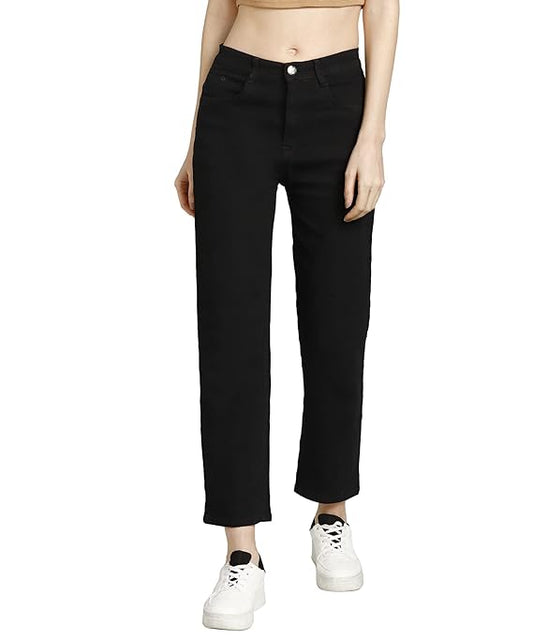 Black women's denim jeggings with straight fit, made by FIZZI SHOP, featuring stretchy lycra fabric and classic denim design.