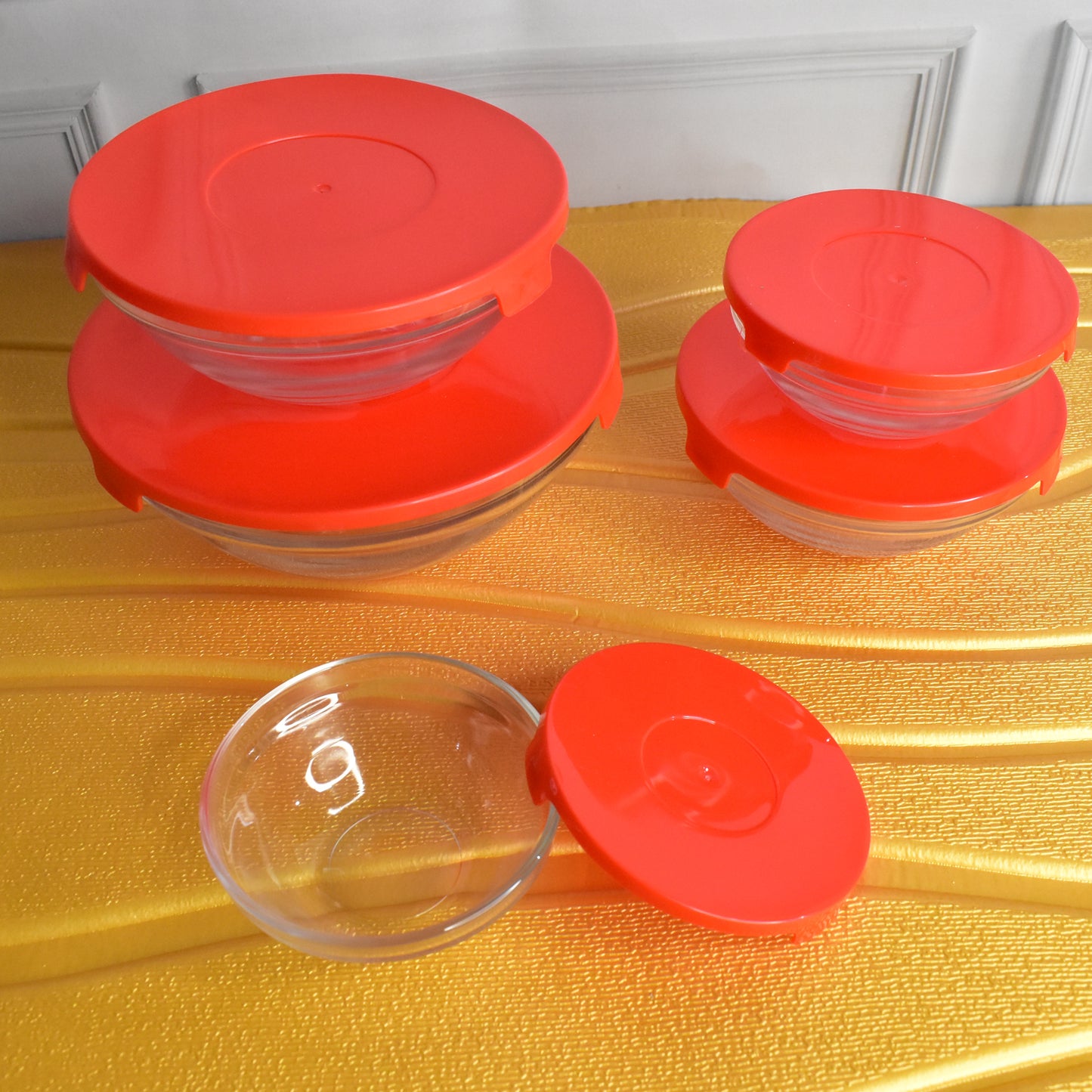 Wukusy modern glass bowl set with five mixing and storage bowls featuring red lids, clear glass design for kitchen use
