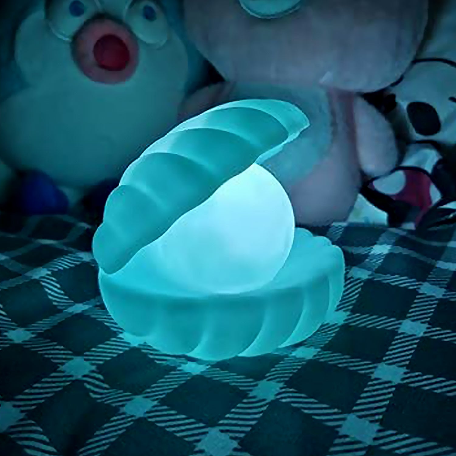 Wukusy pearl shell night lamp with LED lighting, small battery-operated desk light for nursery or bedroom decor