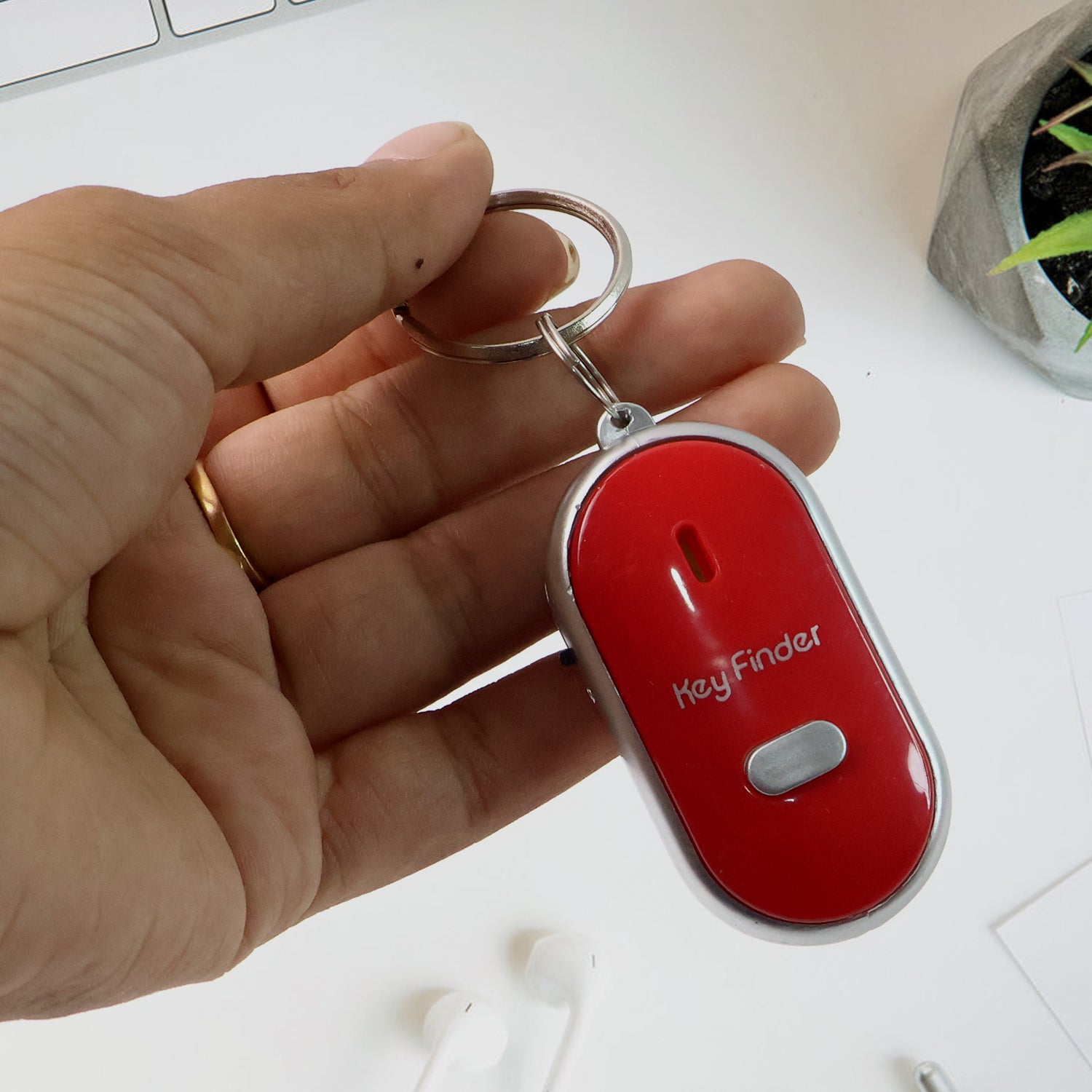 Wukusy key finder keychain with whistle and induction feature, designed to help locate lost keys easily.