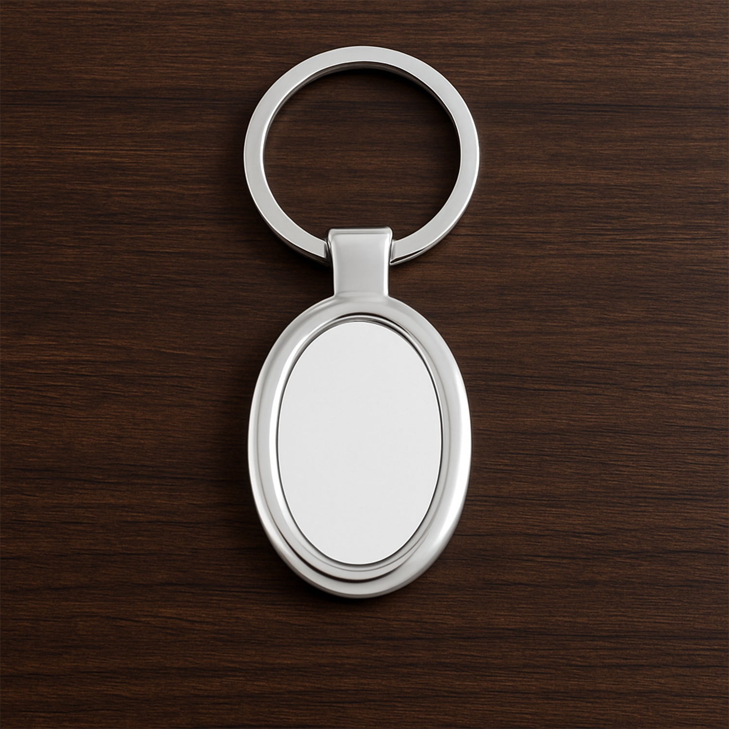 Elegant oval-shaped metal keychain by Wukusy with a polished finish, perfect for personal use or as a stylish accessory.