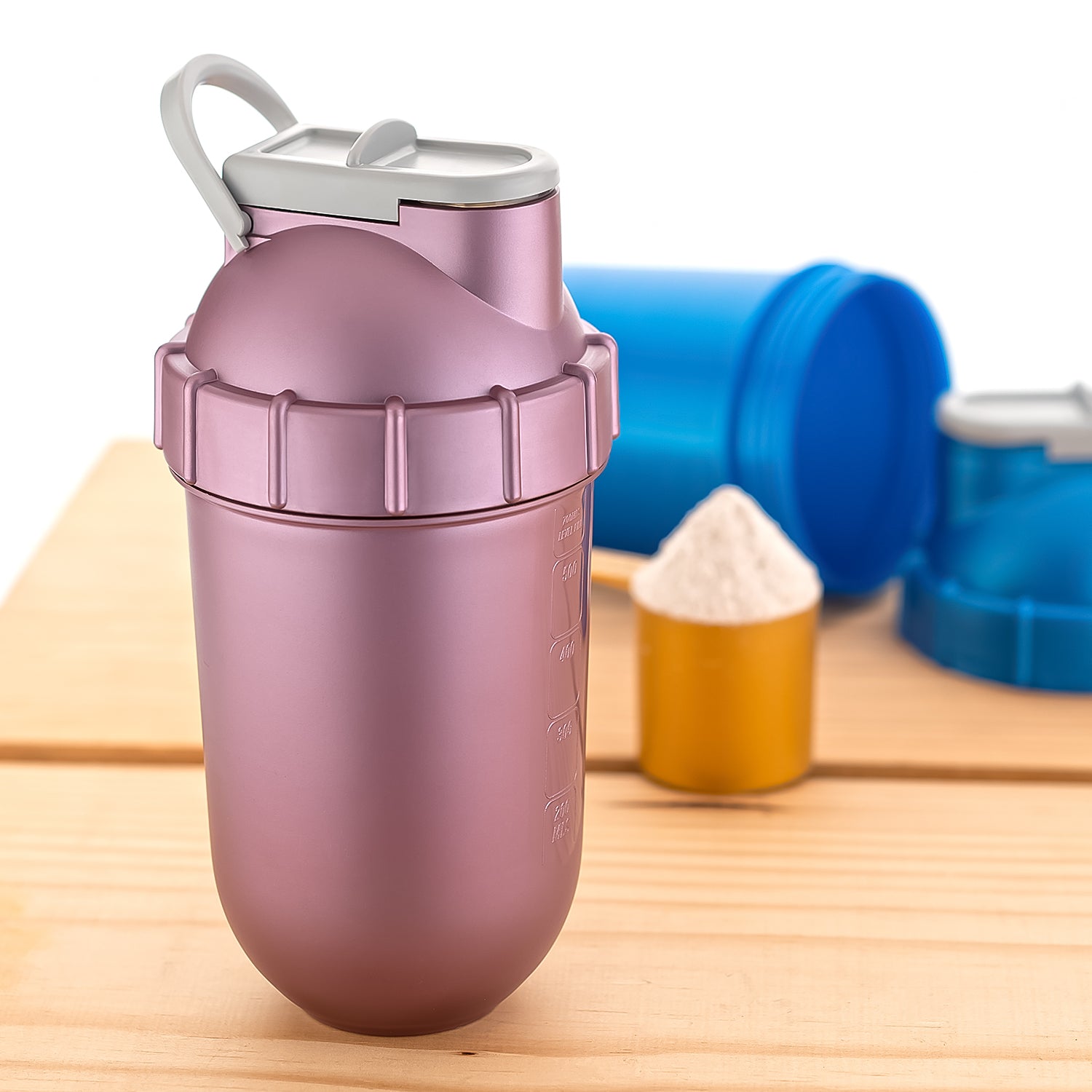 Wukusy Liger Gym Shaker Bottle, 800ml travel shaker with secure lid, designed for fitness and on-the-go hydration.