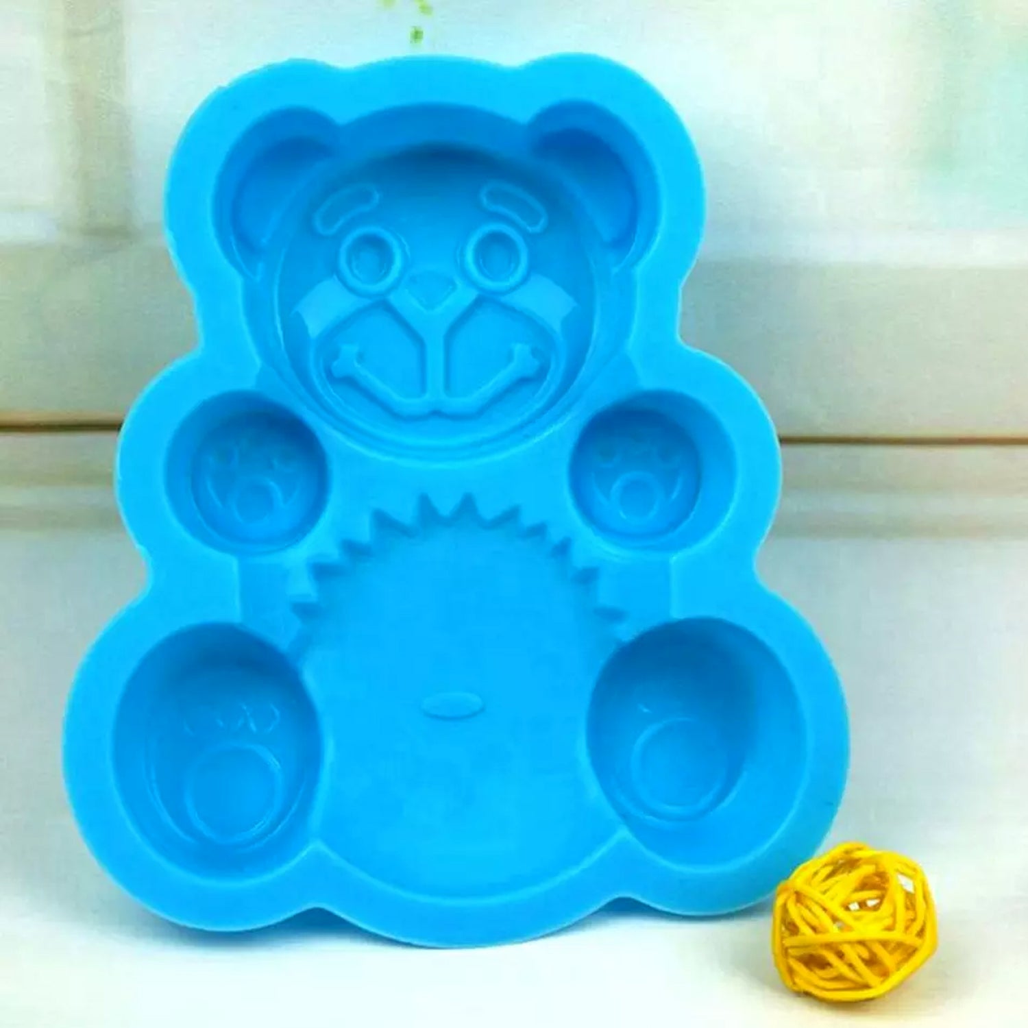 Set of four Wukusy silicone animal molds for cake, soap, chocolate, and candle making, featuring various animal shapes.