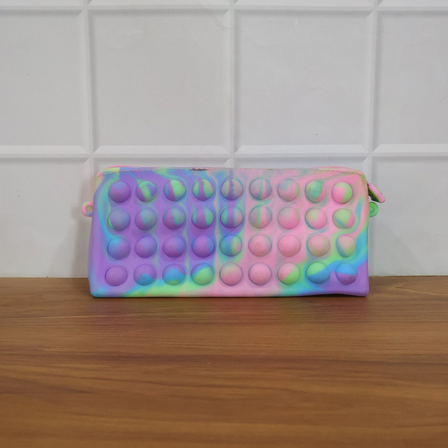 Multicolor Wukusy Pop It silicone pencil pouch for kids, 21x10 cm, featuring playful bubble design and vibrant colors.