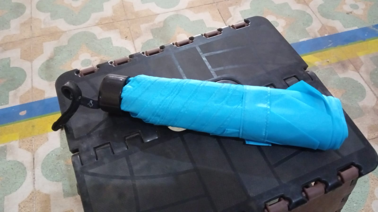 Wukusy 3-fold children's umbrella with UV protection, rain and sun shield, compact foldable design for travel and outdoor use