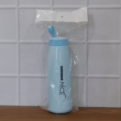 Wukusy 800ml plastic water bottle in mixed colors, lightweight and portable for everyday hydration.
