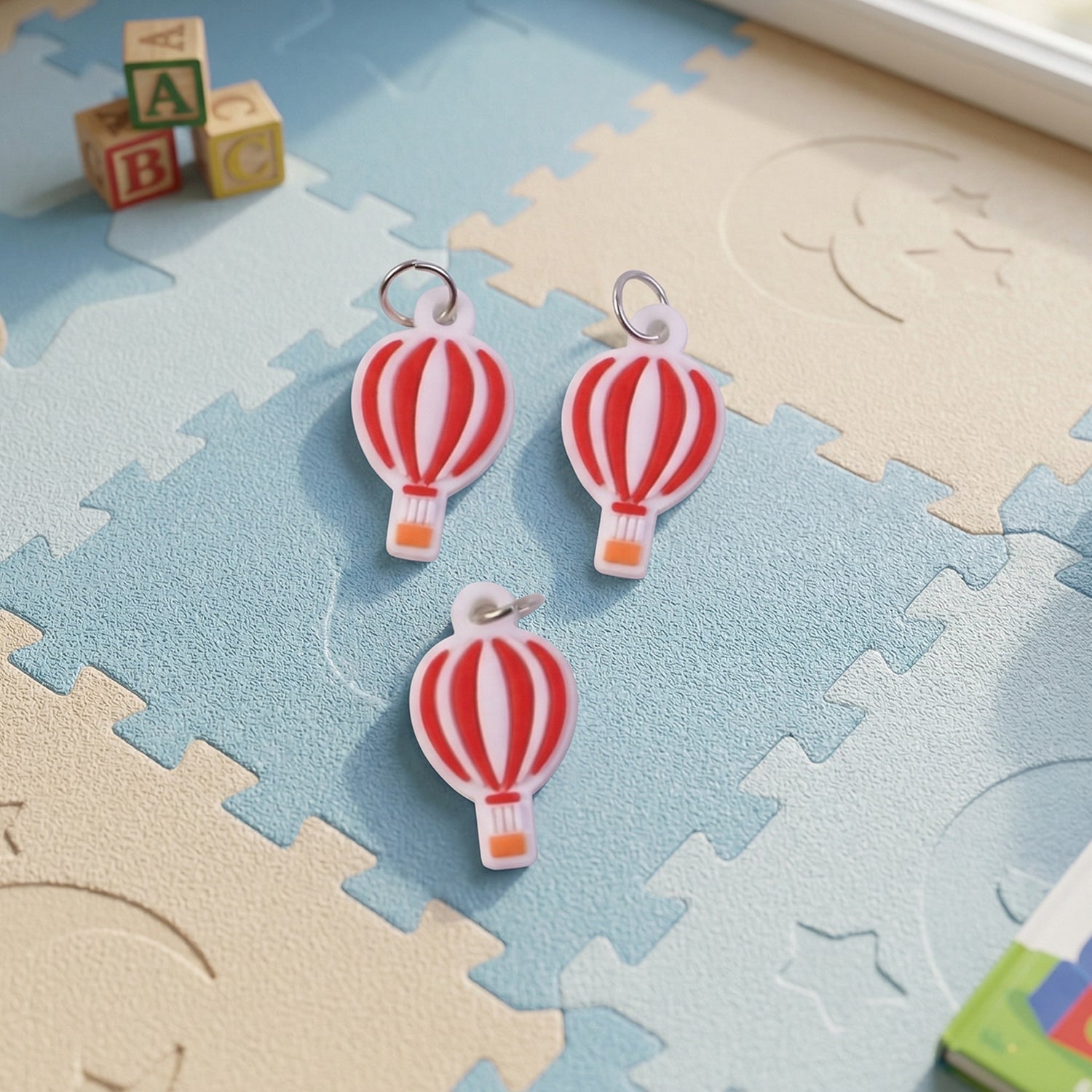 Set of 10 Wukusy hot air balloon bag charm keychains with colorful designs, perfect for decorating bags or keys.