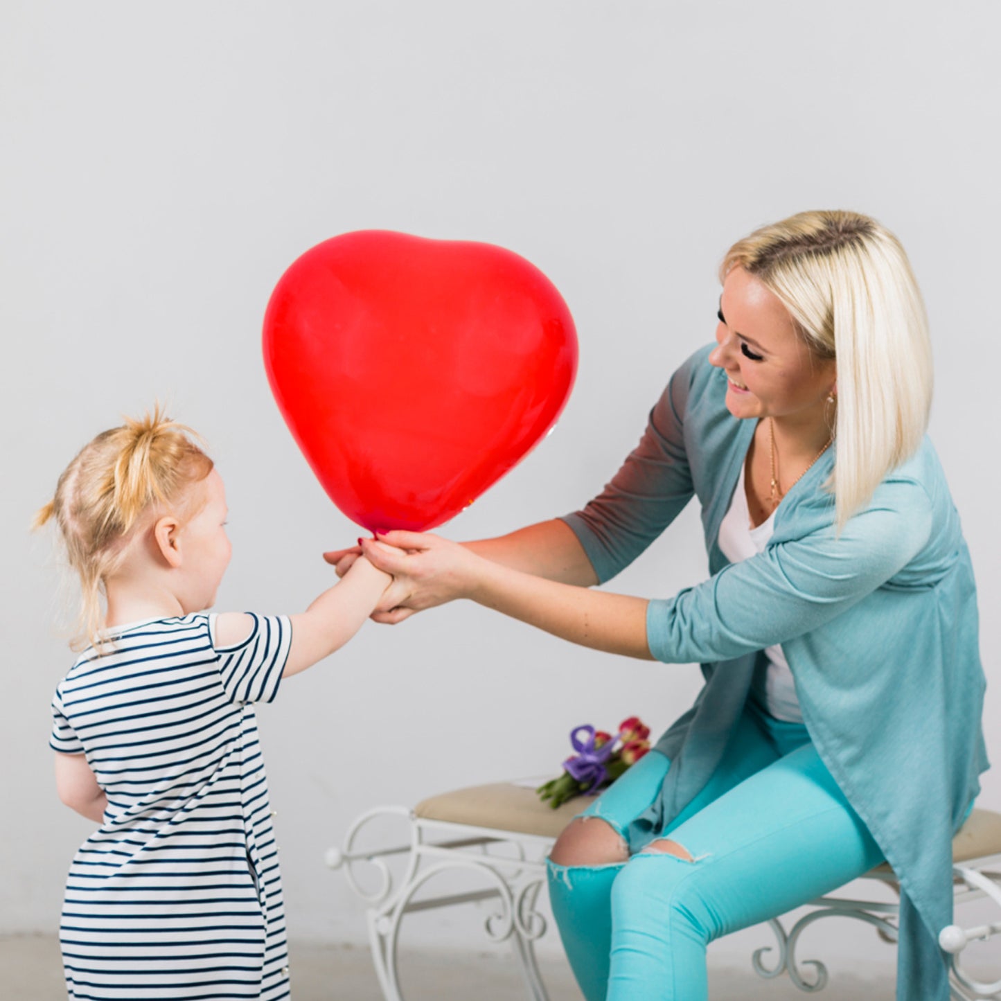 Heart-shaped balloon toy by Wukusy, featuring a vibrant pink color and glossy surface, perfect for celebrations.