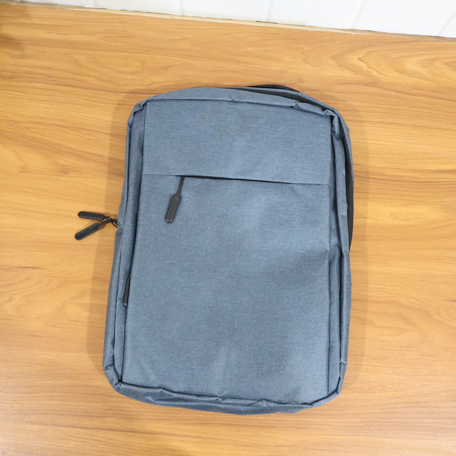 Wukusy travel luggage backpack with USB charging port, 37x28 cm, featuring multiple compartments and padded shoulder straps.