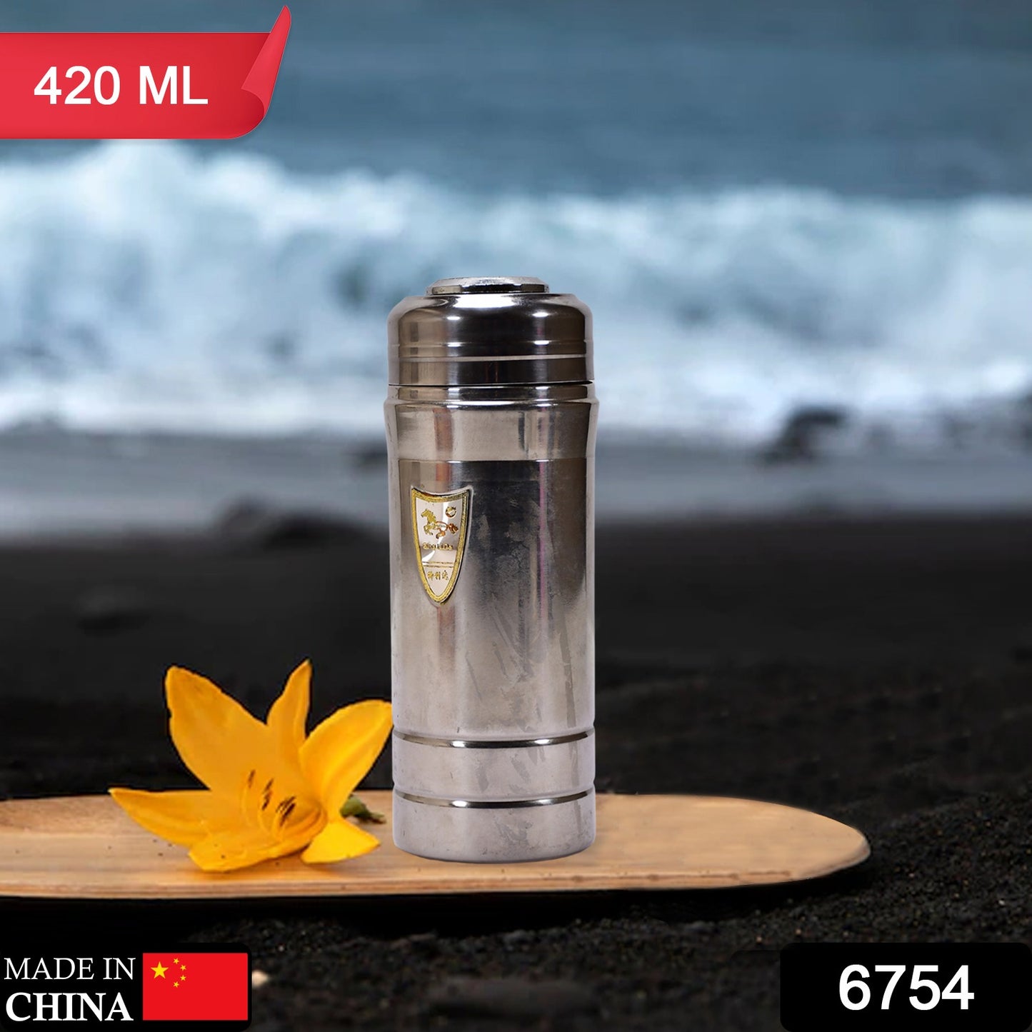 Wukusy 6754 stainless steel Hydra vacuum insulated water bottle with a sleek design and secure screw-top lid.