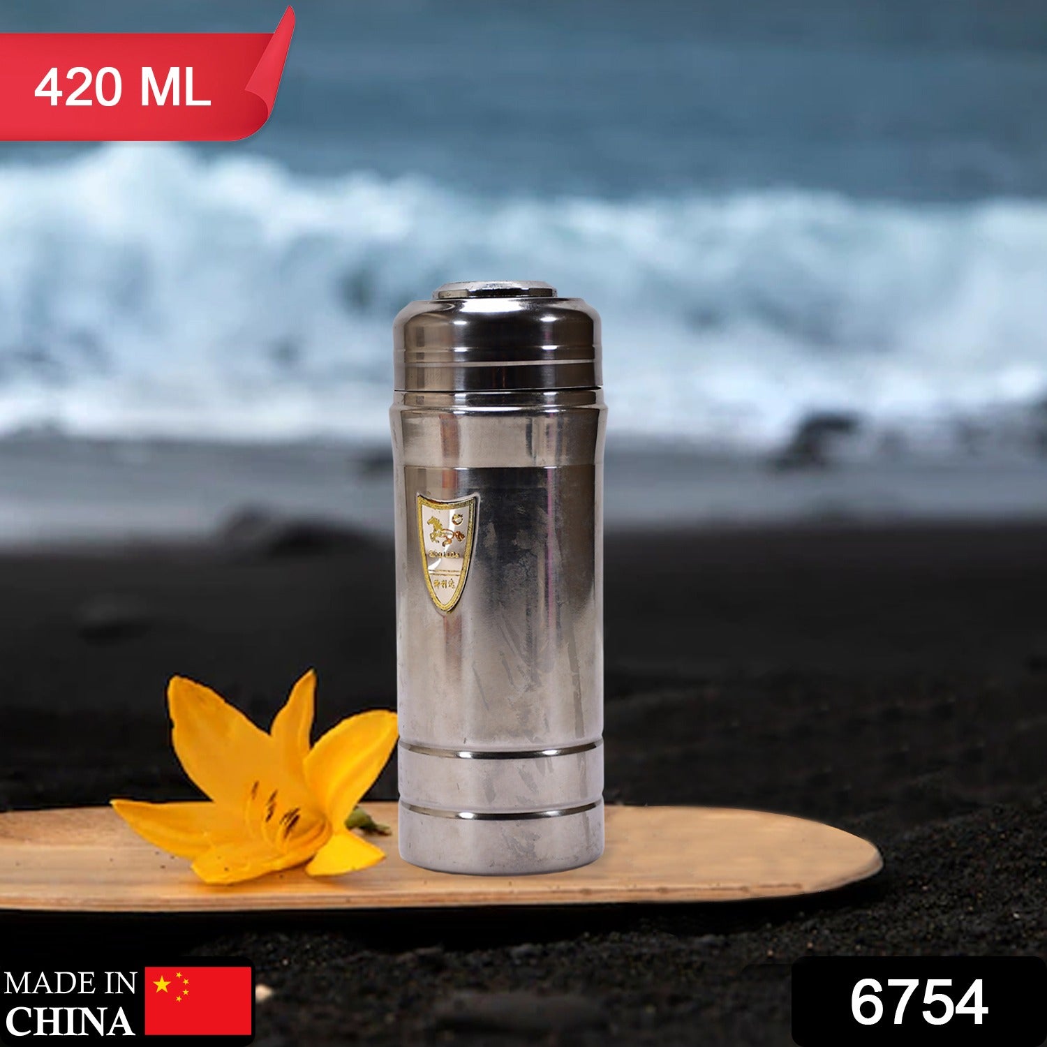 Wukusy 6754 stainless steel Hydra vacuum insulated water bottle with a sleek design and secure screw-top lid.