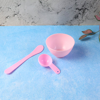 Wukusy 3-piece facial mask mixing bowl set with spatulas, made of durable plastic, ideal for skincare mask preparation.