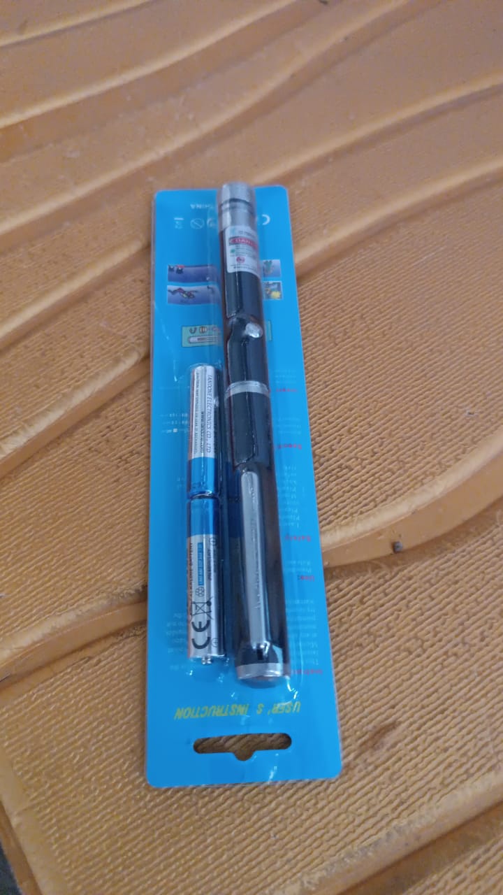 Wukusy high-power laser pointer pen with 2 AA batteries, toy gadget for presentations and fun, shown in the image.