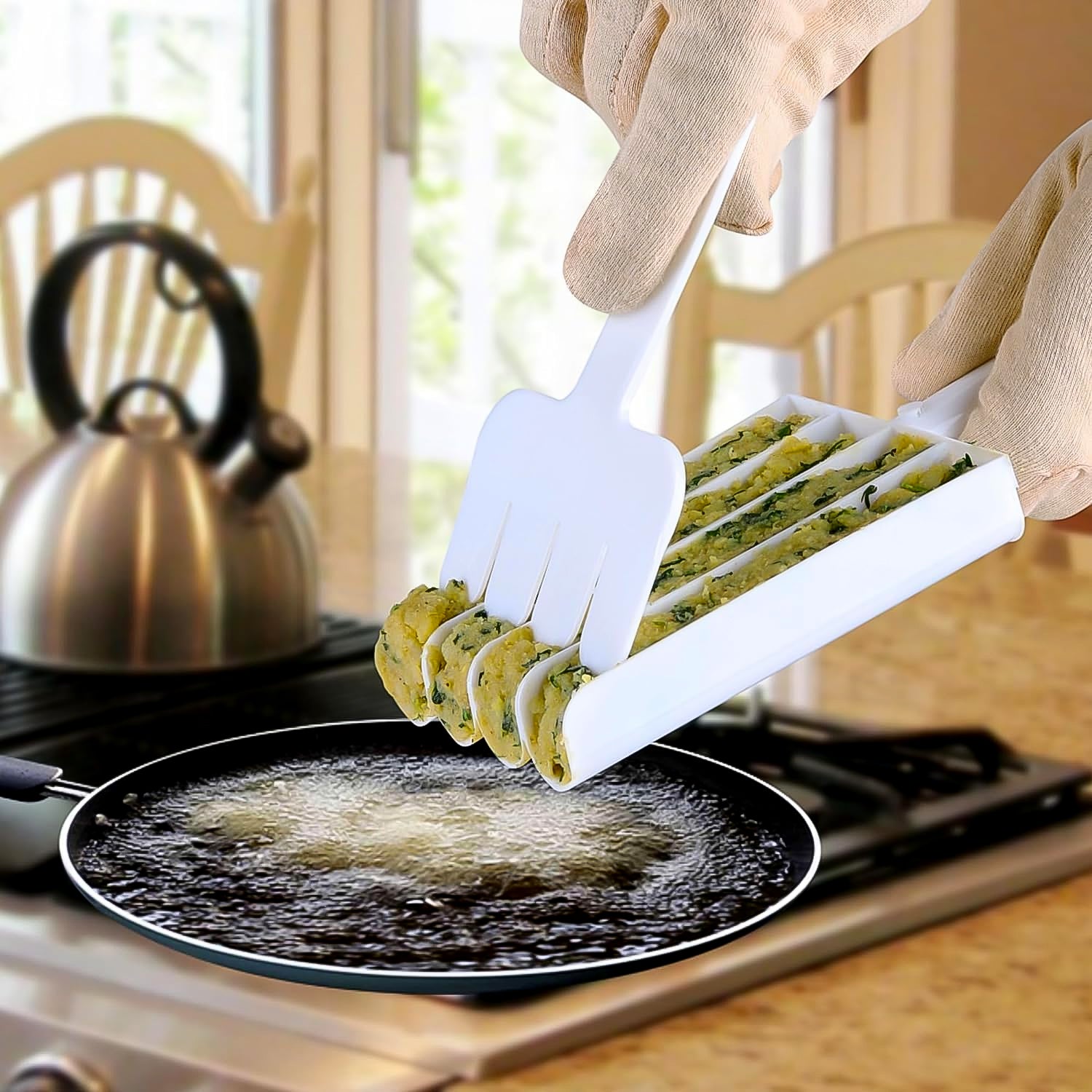 Wukusy Gujia meatball maker set, a compact kitchen tool for easily shaping meatballs, shown in a close-up image.
