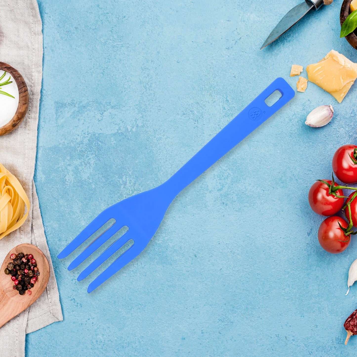 Wukusy 5380 bendable kids silicone handle fork for children, plastic baby fork with colorful ergonomic design.