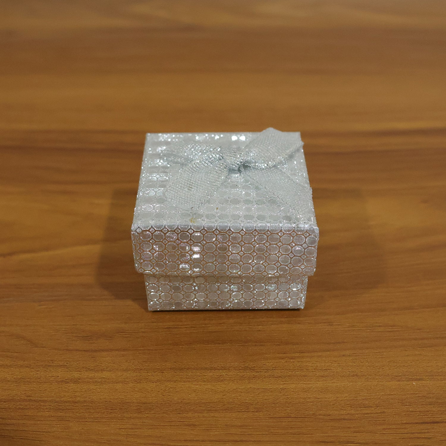 Wukusy premium metal keychain with a decorative design, displayed inside an elegant gift box.
