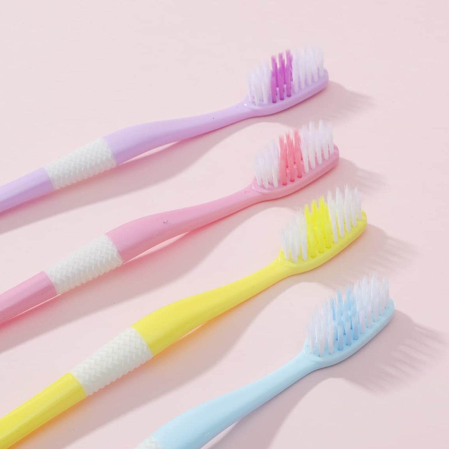 Wukusy 2-in-1 soft toothbrush with tongue scraper, long handle, 8-piece set, featuring soft bristles for gentle oral cleaning.