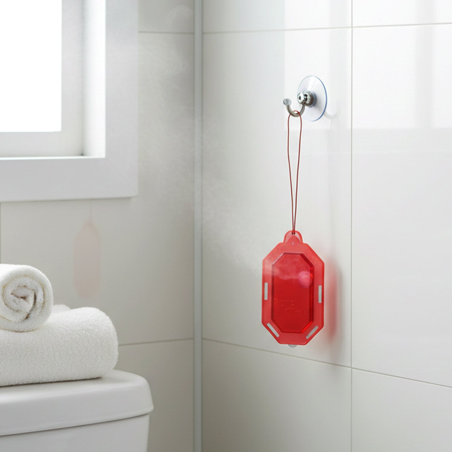 Wukusy hanging bathroom air freshener with apple scent, gel form, 9.5g, designed to freshen and deodorize bathroom spaces.