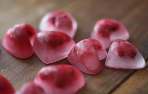 Wukusy heart-shaped ice cube tray with flexible silicone mold for making decorative ice cubes