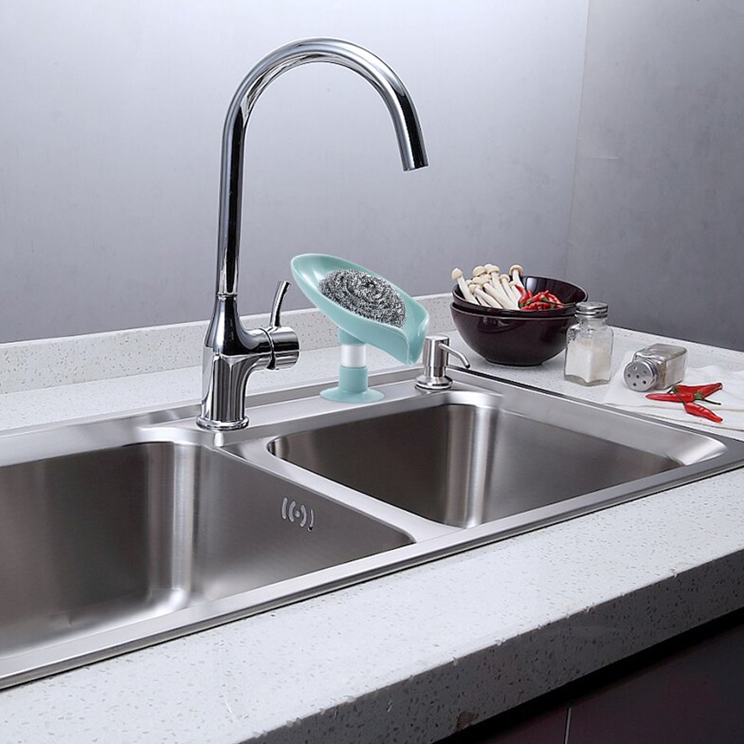 Wukusy leaf-shaped self-draining soap holder for bathroom and kitchen, with a modern soap dish design in white ceramic.