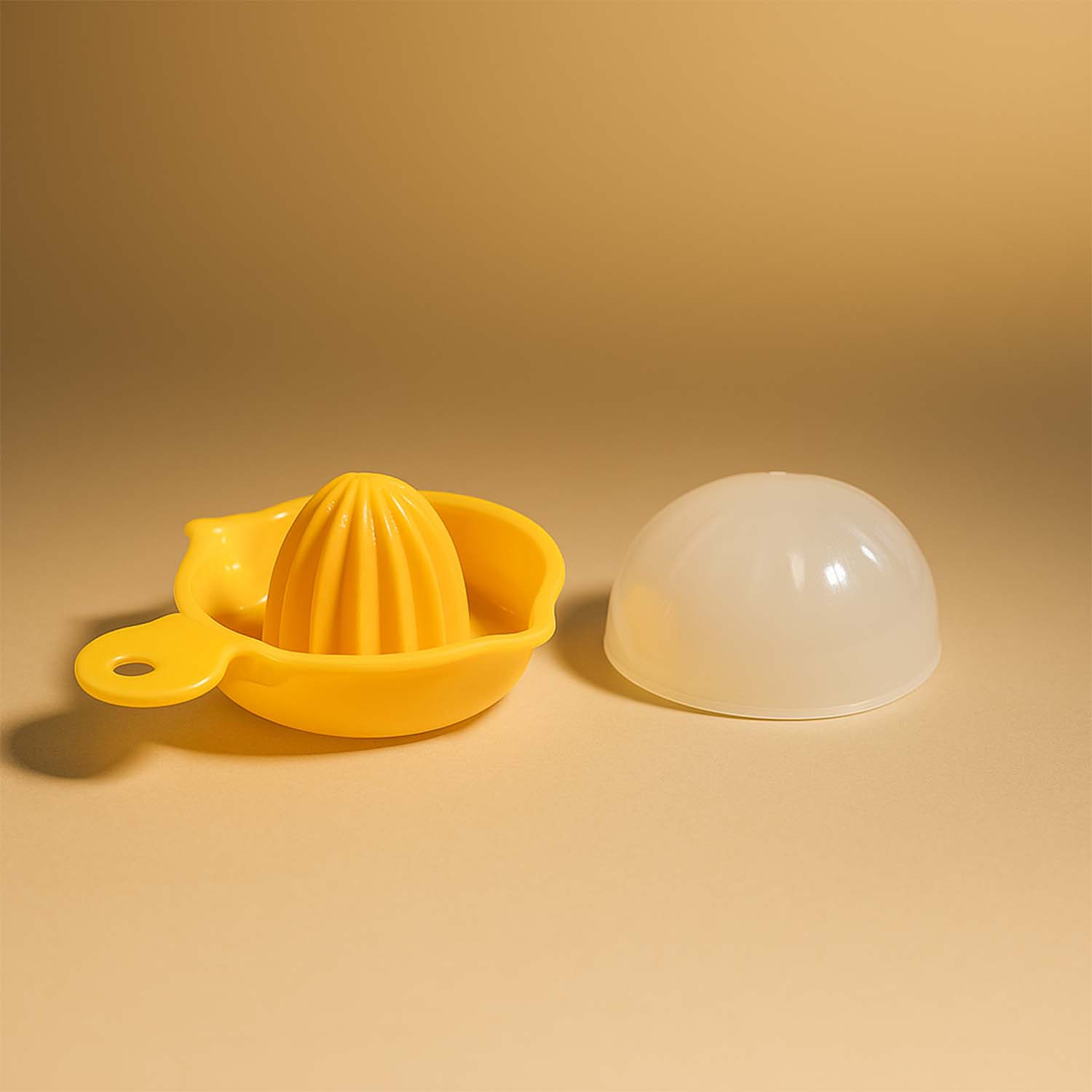 Wukusy hand-operated citrus juicer for home use, featuring a sturdy handle and reamer for fresh fruit juice extraction.