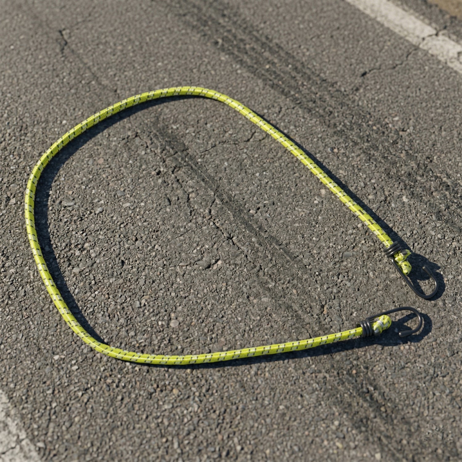 Wukusy heavy-duty elastic luggage rope with hooks, 90 cm long, secure suitcases and bags during travel.