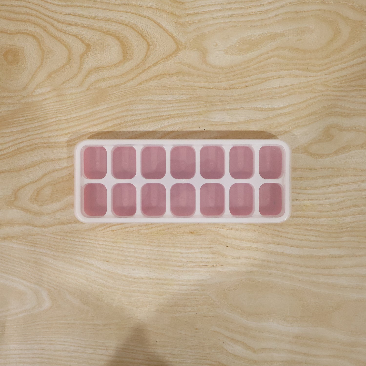 Pink Wukusy plastic ice cube tray with lid, 14-grid multipurpose tray for making ice cubes or small frozen treats.