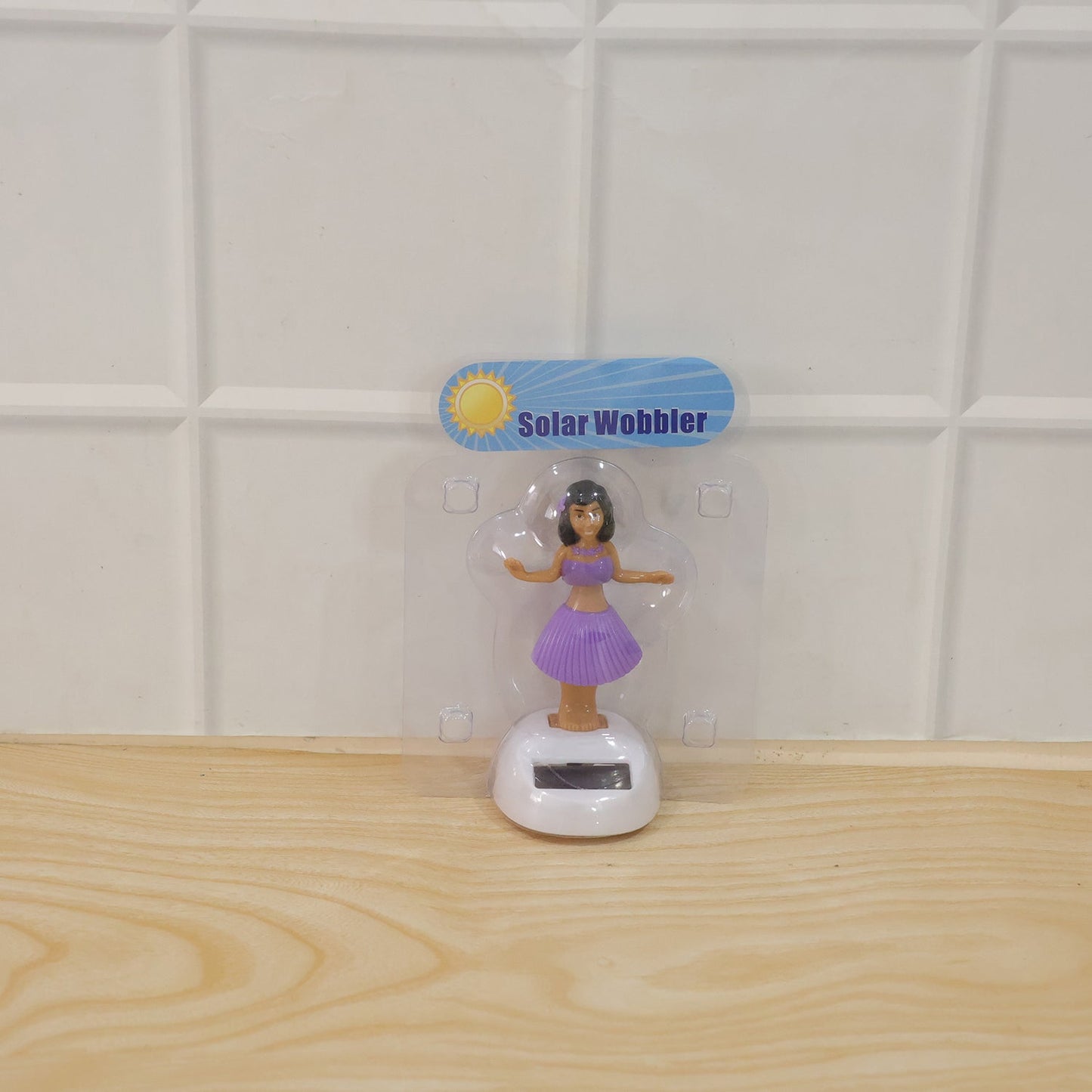 Wukusy solar-powered dancing hula doll bobble toy for car dashboard decor, featuring a colorful hula dancer with a grass skirt and floral accessories.