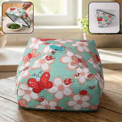 Wukusy foldable food cover measuring 20x20 cm, lightweight and transparent, protecting dishes from insects and dust.