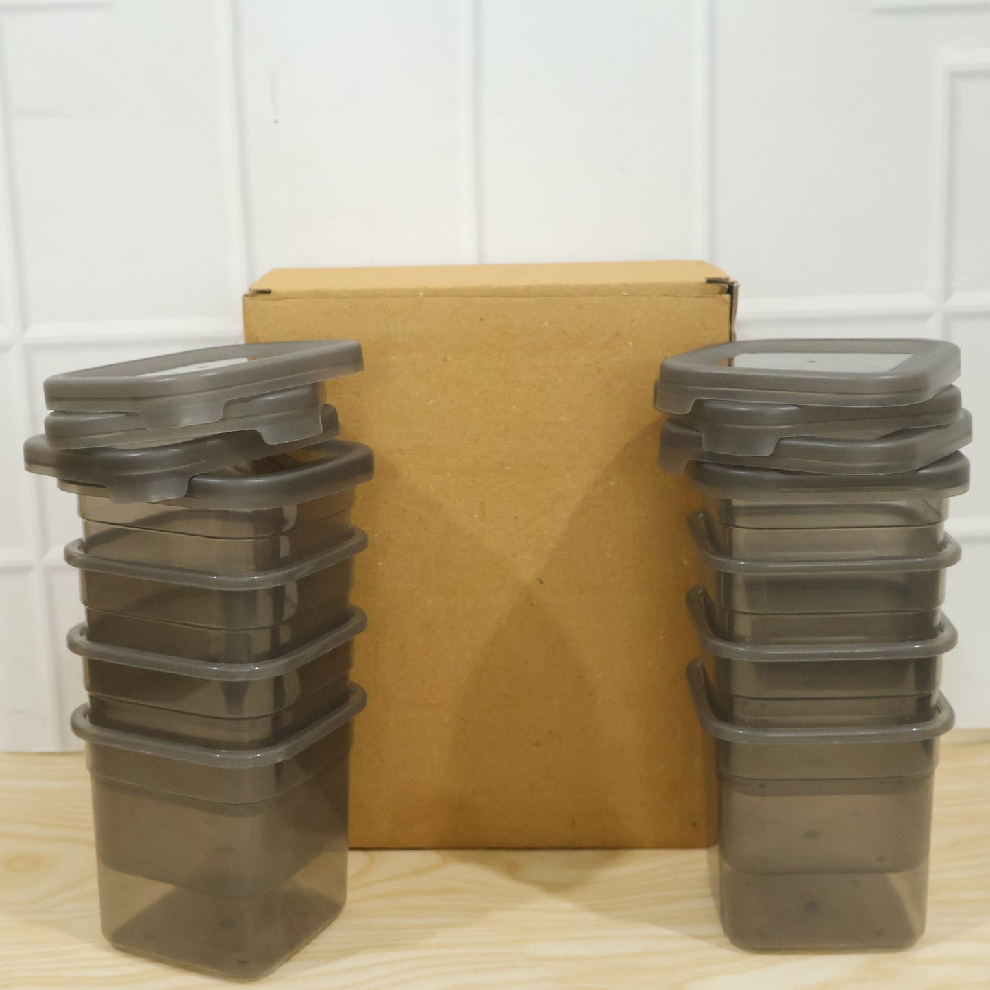 Set of 8 Wukusy plastic food storage containers with 700ml capacity, airtight pantry jars for organizing kitchen supplies.