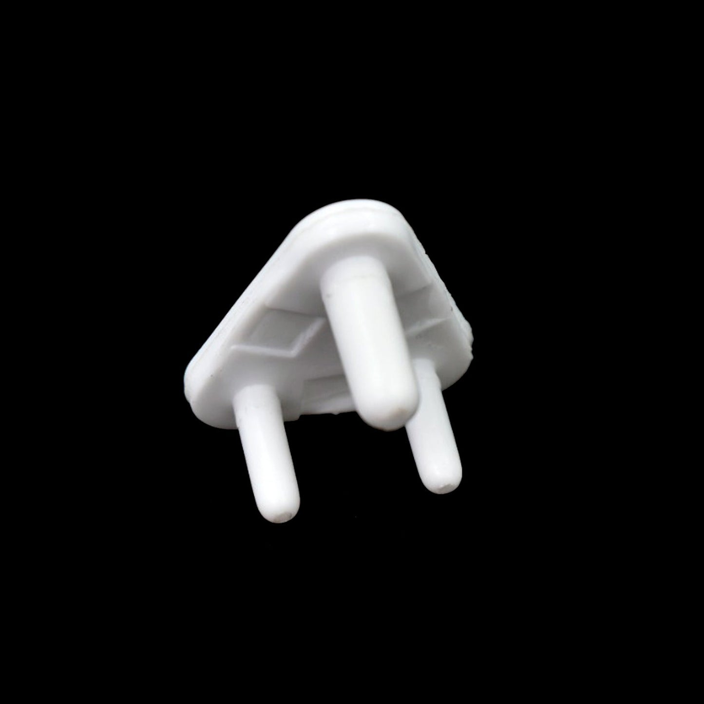 Wukusy 6135 Baby Safety Electrical Outlet Socket Cover Protector, pack of 100, plastic safety plug covers for home security.