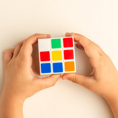 Wukusy 3x3x3 cube solving kit with formula sheets, perfect for beginners and enthusiasts, featuring a colorful Rubik's Cube puzzle.