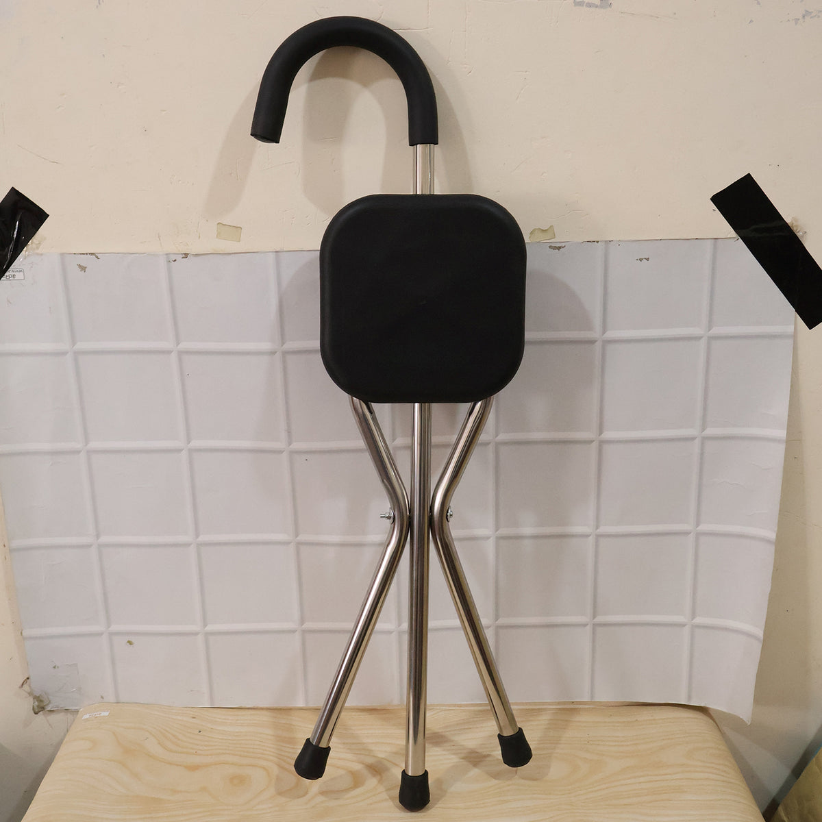 Wukusy folding walking stick with seat, three-legged cane stool, support stand, and hand grip, designed for mobility assistance.