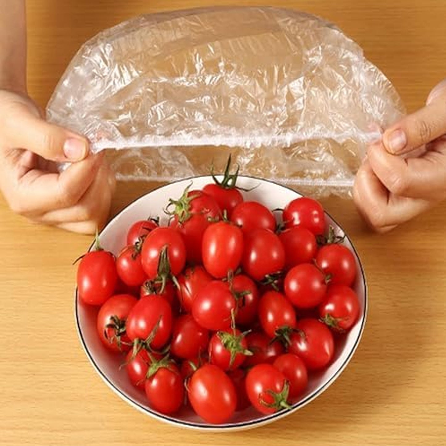 Set of 100 small disposable elastic food storage covers by Wukusy, flexible plastic covers for bowls and containers in home kitchen.