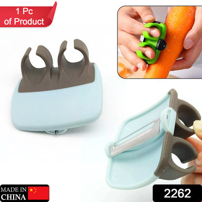 Wukusy 2262 hand palm vegetable peeler with rubber finger grip, used for peeling potatoes, cucumbers, and other fruits and vegetables.