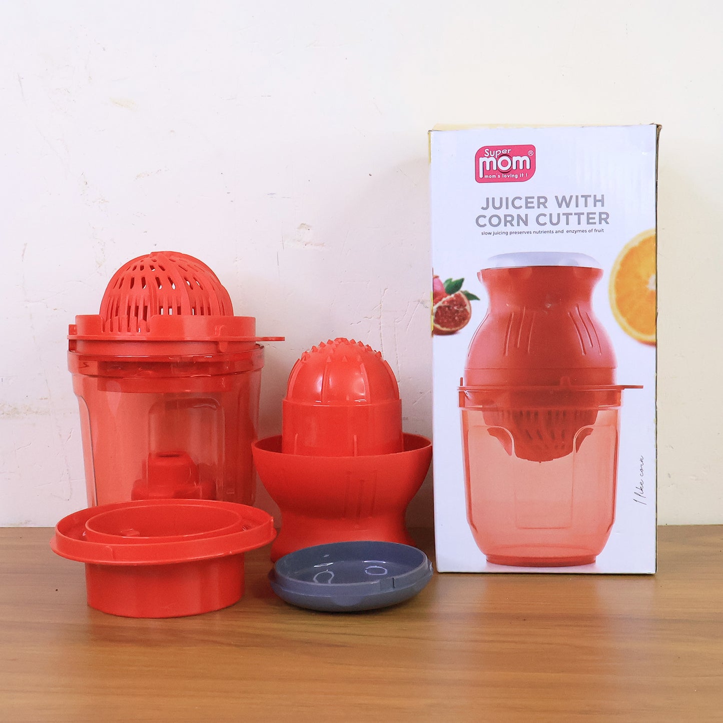 Wukusy Supermom Juicer with corn cutter, 800ml capacity, shown on kitchen countertop with juicing components visible.